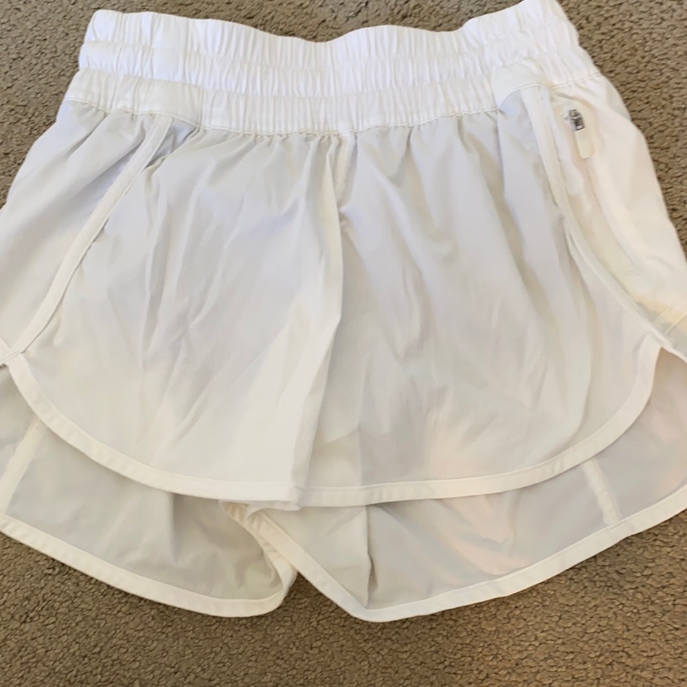 Lululemon White Tracker Short Size 6